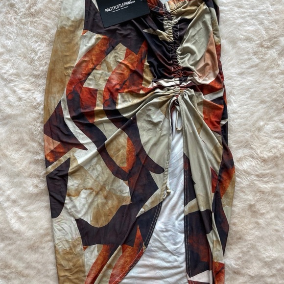 PrettyLittleThing Abstract Pattern Set - Picture 2 of 3